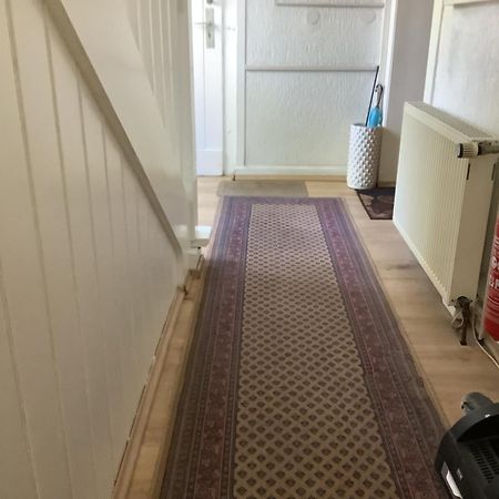 Schoenes Doppelbettzimmer Im Untergeschoss Inkl Parkplatz Nach Verfuegbarkeit エッセン エクステリア 写真