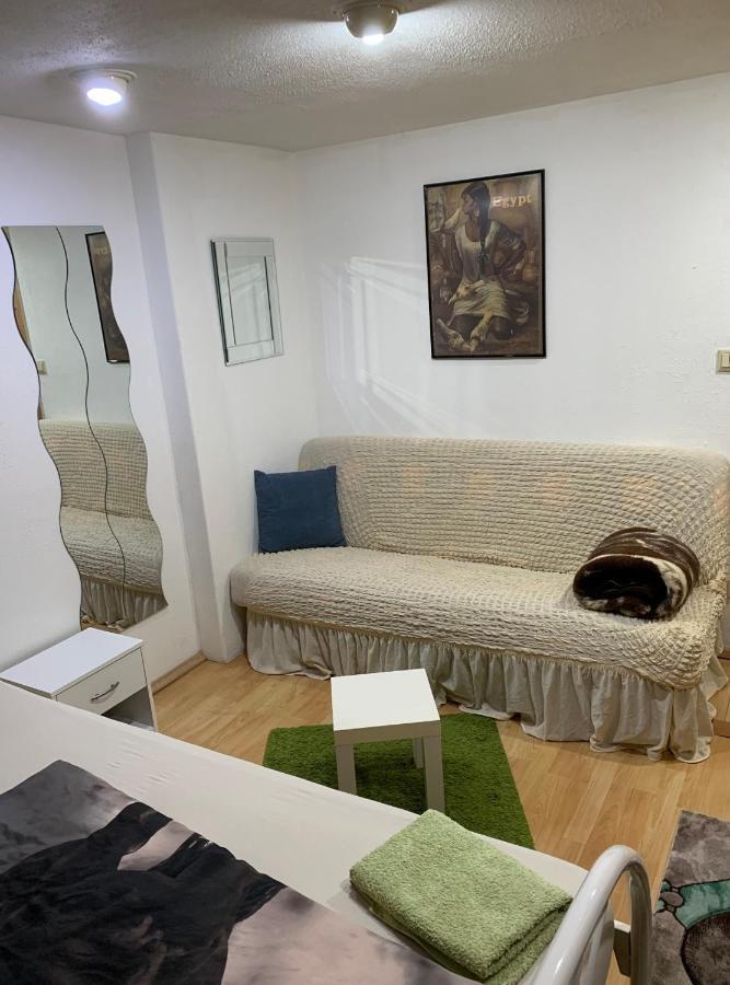 Schoenes Doppelbettzimmer Im Untergeschoss Inkl Parkplatz Nach Verfuegbarkeit エッセン エクステリア 写真